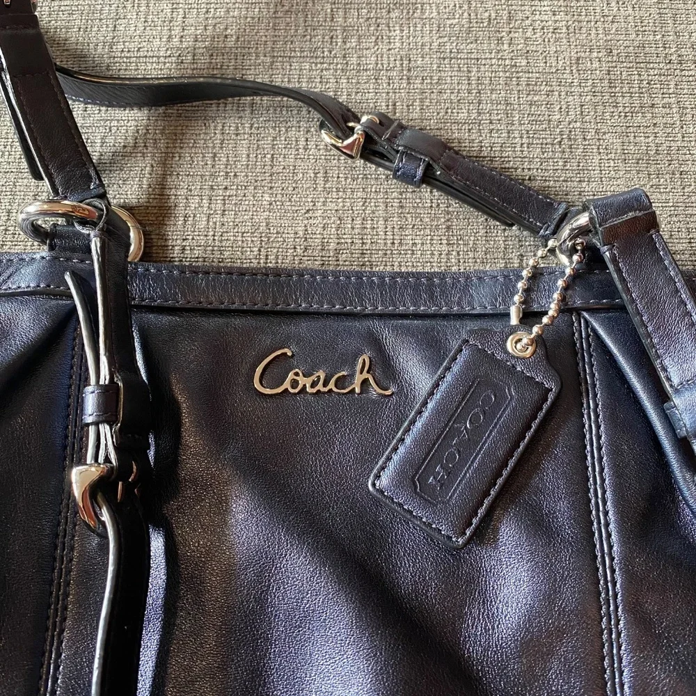 Ladies Coach handbag - Picture 11 of 14